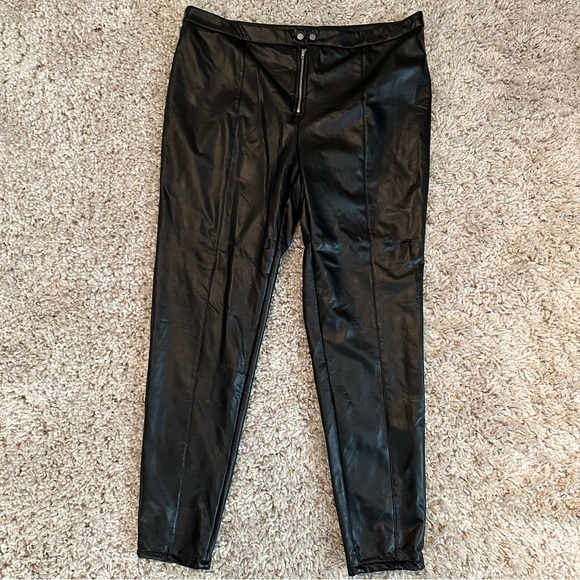 FASHION NOVA Never Worn Faux Leather Skinny Pants Size 1X NWT - Picture 2 of 6